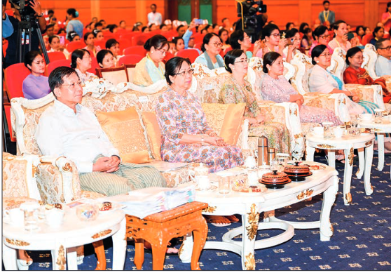 The Senior General and his wife cordially greeted members of the panel of judges for the marionette contest and contestants