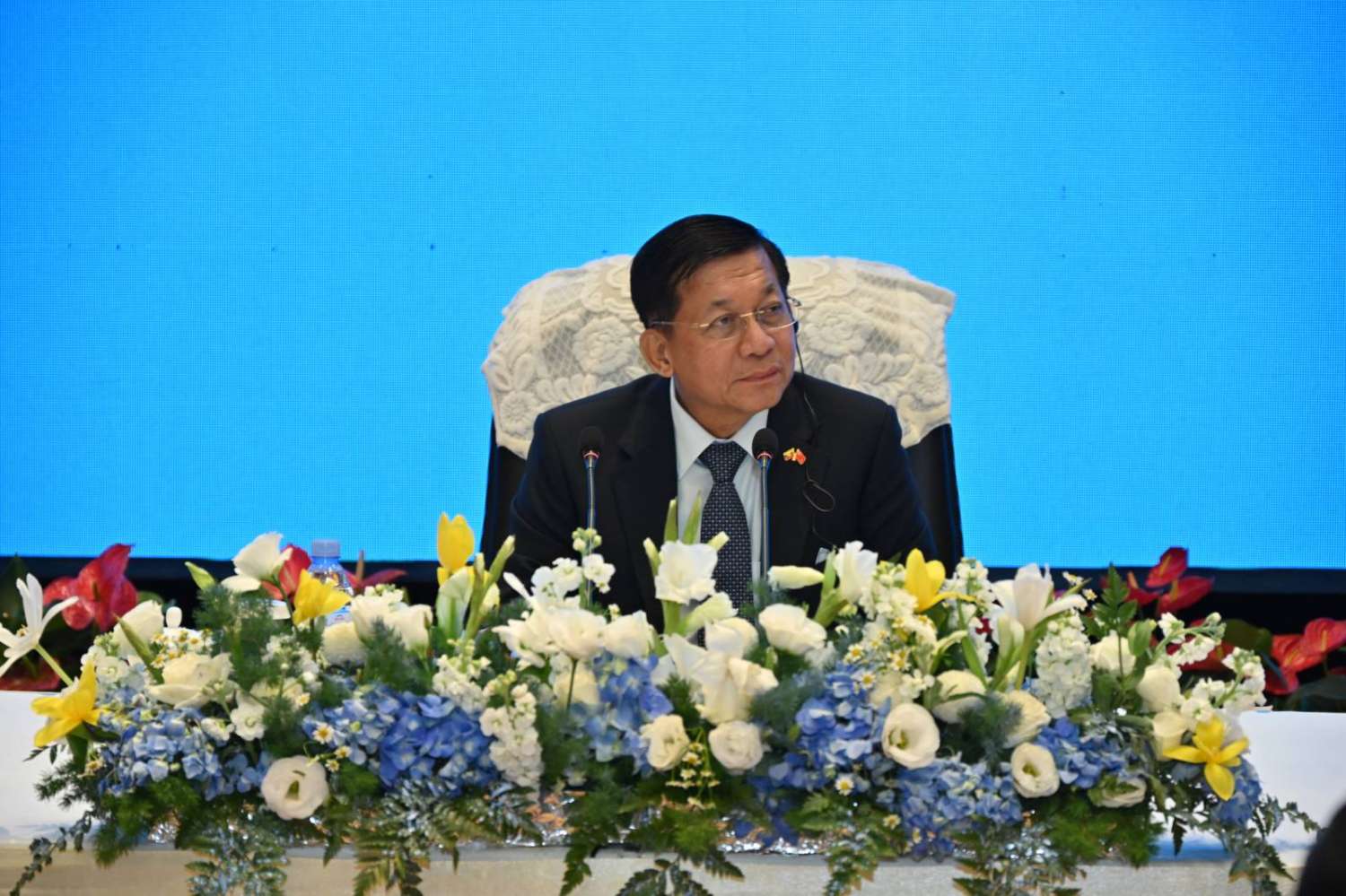 တရုတ်-မြန်မာရင်းနှီးမြှုပ်နှံမှုနှင့် စီးပွားရေးလုပ်ငန်းရှင်များတွေ့ဆုံပွဲသို့ နိုင်ငံတော်စီမံအုပ်ချုပ်ရေး ကောင်စီဥက္ကဋ္ဌ နိုင်ငံတော်ဝန်ကြီးချုပ် ဗိုလ်ချုပ်မှူးကြီး မင်းအောင်လှိုင် တက်ရောက်အမှာစကား ပြောကြား