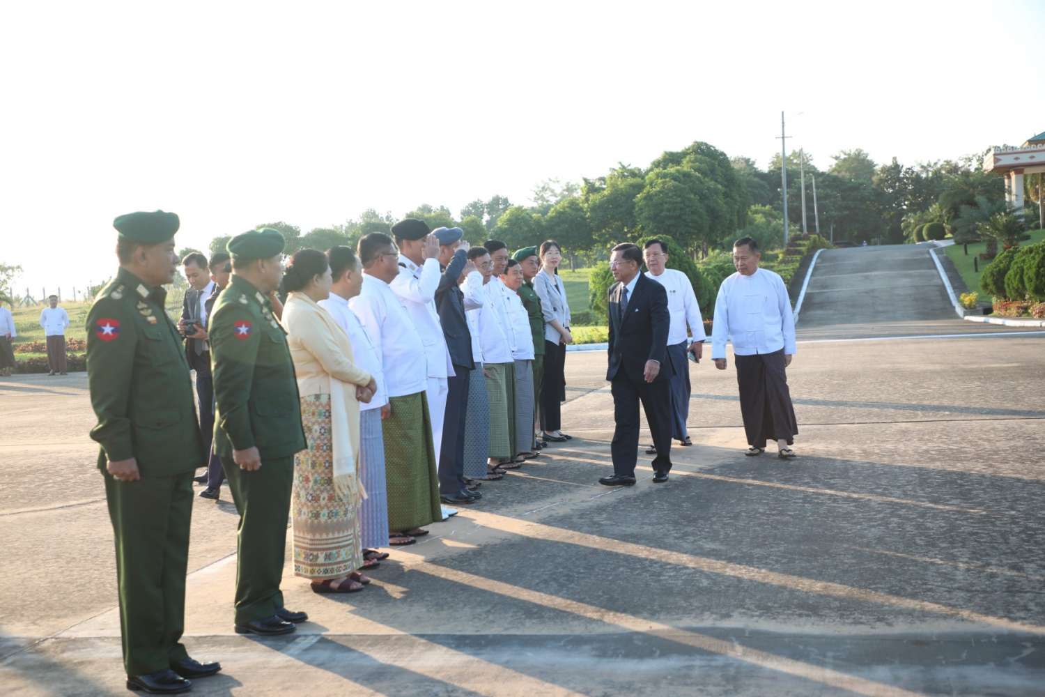 နိုင်ငံတော်စီမံအုပ်ချုပ်ရေးကောင်စီဥက္ကဋ္ဌ နိုင်ငံတော်ဝန်ကြီးချုပ် ဗိုလ်ချုပ်မှူးကြီး မင်းအောင်လှိုင် ဦးဆောင်သည့် မြန်မာအဆင့်မြင့်ကိုယ်စားလှယ်အဖွဲ့ တရုတ်ပြည်သူ့သမ္မတနိုင်ငံအစိုးရ၏ ဖိတ်ကြားချက်အရ တရုတ်ပြည်သူ့သမ္မတနိုင်ငံတွင် ကျင်းပပြုလုပ်မည့် ထိပ်သီးအစည်းအဝေးများသို့ တက်ရောက်ရန် တရုတ်ပြည်သူ့သမ္မတနိုင်ငံသို့ထွက်ခွာ