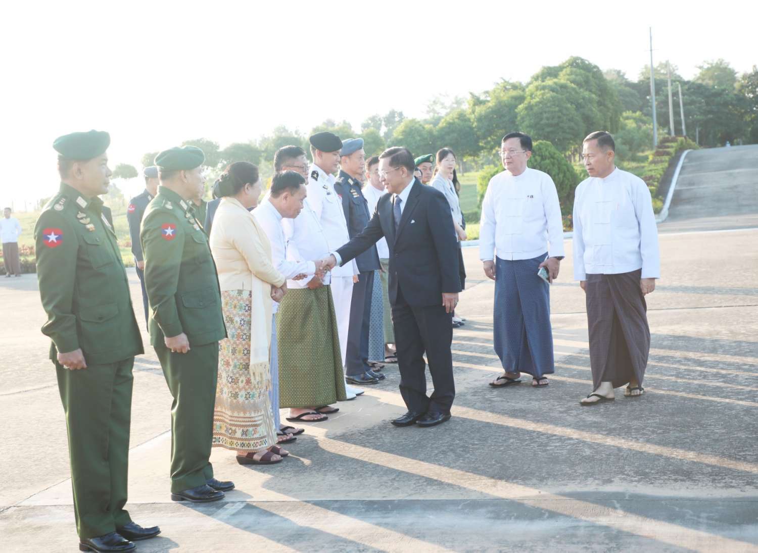 နိုင်ငံတော်စီမံအုပ်ချုပ်ရေးကောင်စီဥက္ကဋ္ဌ နိုင်ငံတော်ဝန်ကြီးချုပ် ဗိုလ်ချုပ်မှူးကြီး မင်းအောင်လှိုင် ဦးဆောင်သည့် မြန်မာအဆင့်မြင့်ကိုယ်စားလှယ်အဖွဲ့ တရုတ်ပြည်သူ့သမ္မတနိုင်ငံအစိုးရ၏ ဖိတ်ကြားချက်အရ တရုတ်ပြည်သူ့သမ္မတနိုင်ငံတွင် ကျင်းပပြုလုပ်မည့် ထိပ်သီးအစည်းအဝေးများသို့ တက်ရောက်ရန် တရုတ်ပြည်သူ့သမ္မတနိုင်ငံသို့ထွက်ခွာ