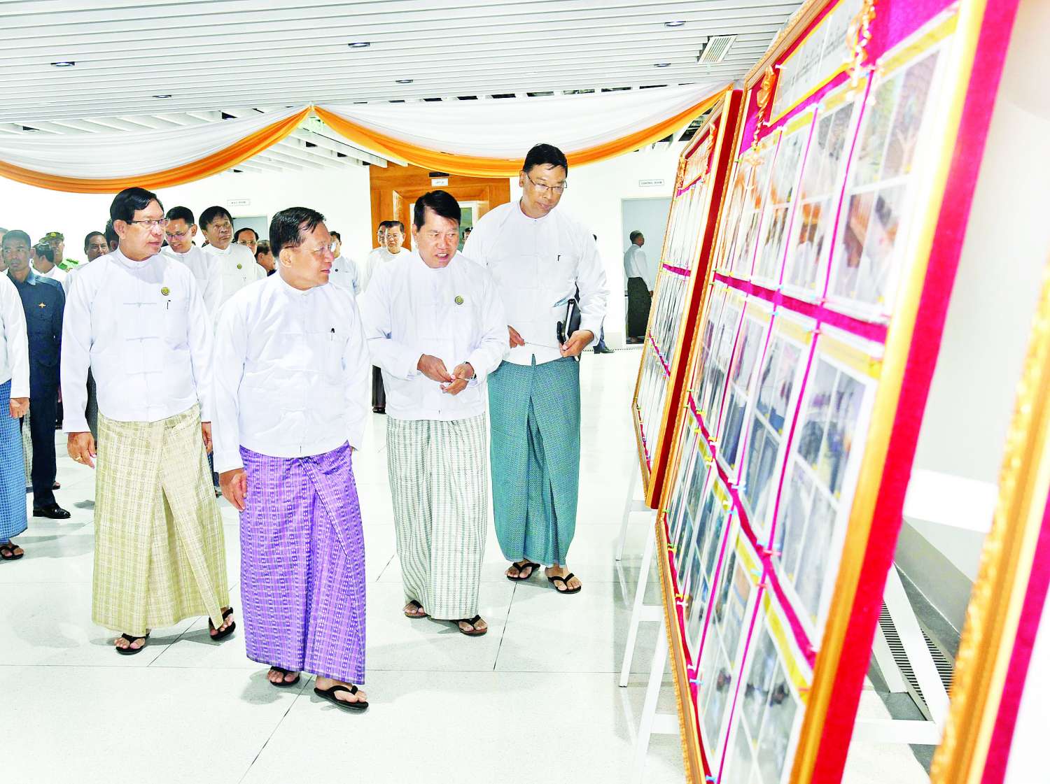 နိုင်ငံတော်စီမံအုပ်ချုပ်ရေးကောင်စီဥက္ကဋ္ဌ နိုင်ငံတော်ဝန်ကြီးချုပ် ဗိုလ်ချုပ်မှူးကြီးမင်းအောင်လှိုင် မြန်မာနိုင်ငံ၏ ဒုတိယမြောက် မြေအောက်လမ်းကူးလူသွားဥမင်(Underpass) ဖွင့်ပွဲအခမ်းအနားသို့ တက်ရောက်ချီးမြှင့်