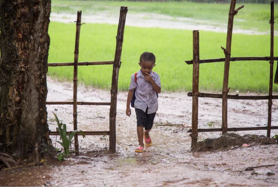  ကမ္ဘောဒီးယားနိုင်ငံရှိ ကလေးငယ်နှစ်သန်းနီးပါး ရာသီဉတုဆိုးရွားသောဒေသများတွင် နေထိုင်လျက်ရှိ