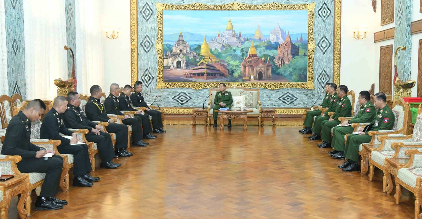 နိုင်ငံတော်စီမံအုပ်ချုပ်ရေးကောင်စီဒုတိယဥက္ကဋ္ဌ ဒုတိယတပ်မတော်ကာကွယ်ရေးဦးစီးချုပ် ကာကွယ်ရေးဦးစီးချုပ်(ကြည်း) ဒုတိယဗိုလ်ချုပ်မှူးကြီး စိုးဝင်း ထိုင်းဘုရင့်ကြည်းတပ် ဦးစီးချုပ်ရုံး၊ ဗိုလ်ချုပ်ကြီး ဒီရစ်ဘွန်ကန် ဦးဆောင်သည့် ကိုယ်စားလှယ်အဖွဲ့အား လက်ခံ တွေ့ဆုံ
