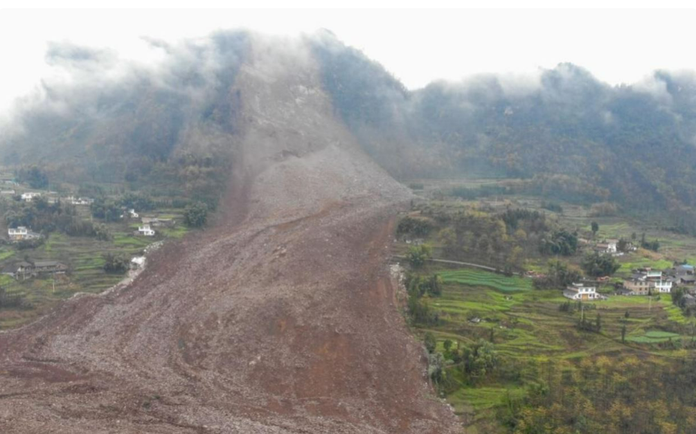 တရုတ်နိုင်ငံ တောင်ပိုင်း၌ မြေပြိုကျမှုဖြစ်ပွားခဲ့ပြီး လူ (၃၀) ကျော် ပျောက်ဆုံး