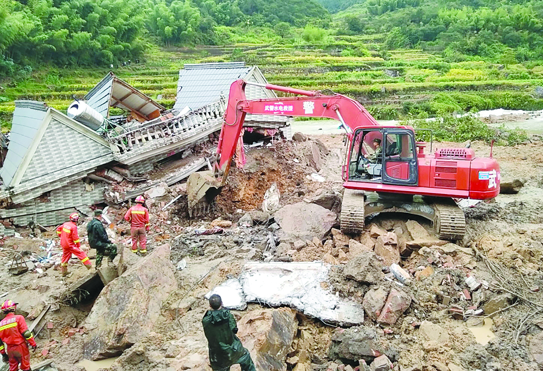 တရုတ်နိုင်ငံ စီချွမ်ပြည်နယ်တွင် မြေပြိုမှုဖြစ်ပွား၊ လူ ၃၀ ကျော် ပျောက်ဆုံးလျက်ရှိပြီး ၂၀၀ ခန့်အား ဘေးကင်းရာသို့ ရွှေ့ပြောင်းပေးခဲ့ရ