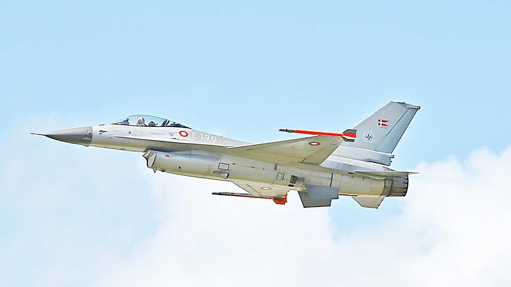 F-16 တိုက်လေယာဉ်များက ရုရှားလုပ် Su-35 ဘက်စုံသုံး တိုက်လေယာဉ်များနှင့် ယှဉ်ပြိုင်နိုင်ခြင်း မရှိဟု ယူကရိန်းပြော