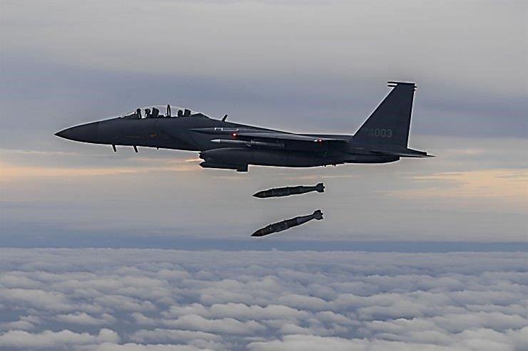 South Korean fighter jet accidentally drops bombs outside training area
