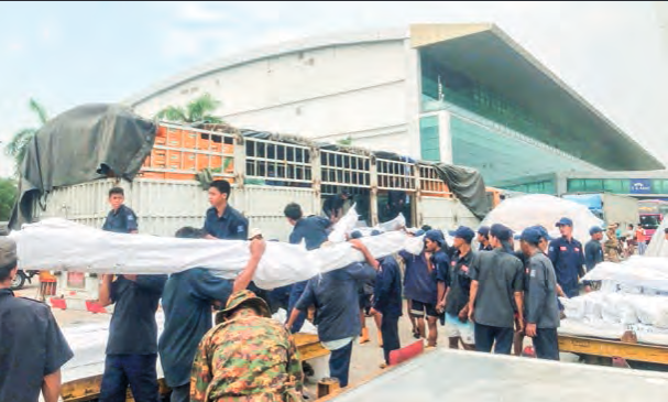 Quake-hit areas receive rapid international aid, medical supplies