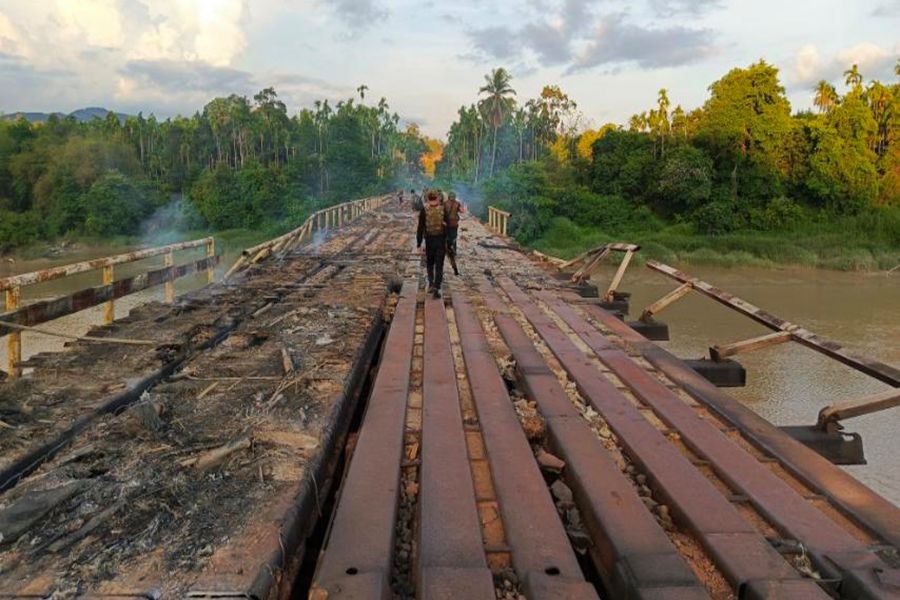 ရေဖြူမြို့နယ်၊ ဒေါက်လောက် ကျေးရွာအနီးရှိ သံကူကွန်ကရစ် ဘေလီ တံတားအား PDF အမည်ခံ အကြမ်းဖက်သမားများက မီးရှို့ဖျက်ဆီး