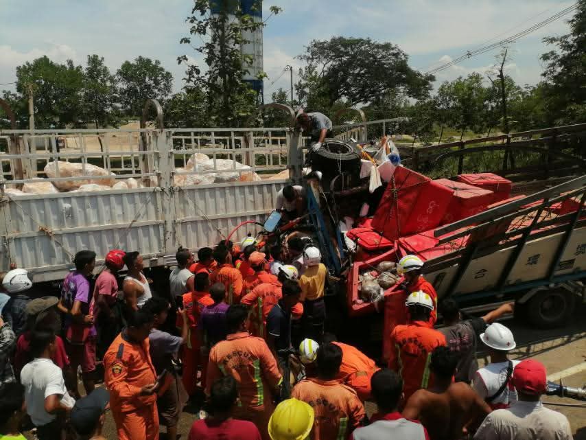 ရန်ကုန်-ပဲခူးကားလမ်းတွင် လမ်းဘေးရပ်ထားသည့် ၁၈ ဘီးကားကို ၆ ဘီးကားကအနောက်မှဝင်တိုက် ၁ ဦး‌သေဆုံး