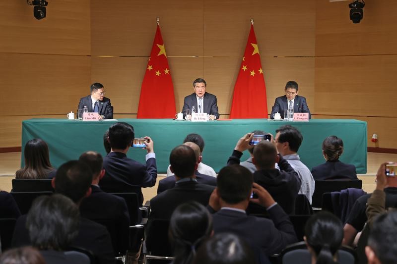 တရုတ်-အမေရိကန် တွေ့ဆုံဆွေးနွေးမှုတွင် လက်တွေ့ကျသော တိုးတက်မှုများရရှိကြောင်း တရုတ်နိုင်ငံ နိုင်ငံတော်ကောင်စီ ဒုတိယ ဝန်ကြီးချုပ်က ပြောကြား