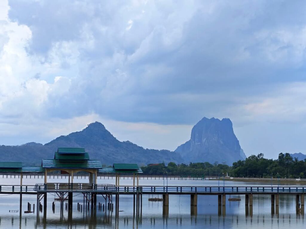 Rain-soaked Hpa-an attracts visitors with stunning scenery
