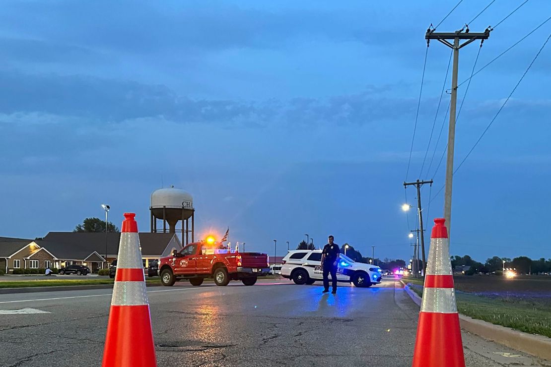 အီလီနွိုင်းပြည်နယ် Chatham မြို့ရှိ ကျောင်းဆင်းချိန် ကလေး စုဝေးရာနေရာသို့ ကားဝင်တိုက်မှုကြောင့် ကလေး ၄ ဦးသေဆုံး၊ ဒဏ်ရာရသူ များပြား