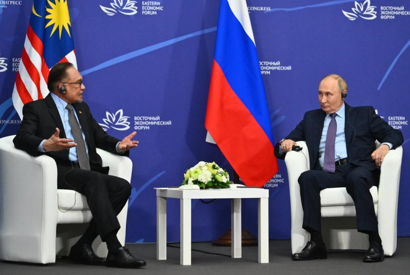 မလေးရှားဝန်ကြီးချုပ်အန်ဝါက MH17 လေယာဉ် ပစ်ချခံရမှုနှင့်ပတ်သက်ပြီး ရုရှားသမ္မတပူတင်နှင့် ဆွေးနွေး