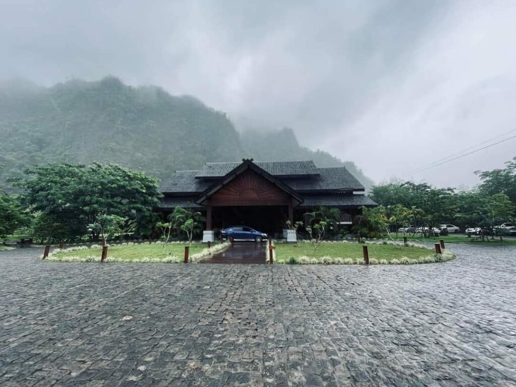 Monsoon tourists flock to Hpa-an as hotels fill up