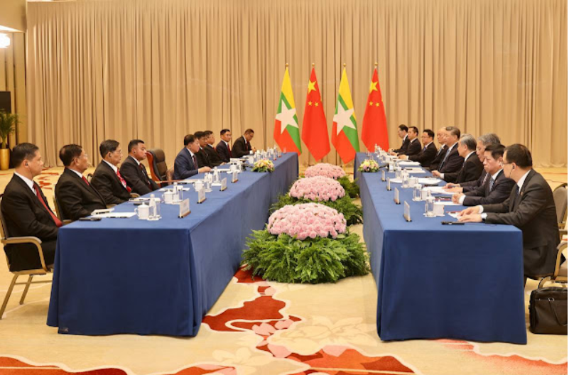 နိုင်ငံတော်စီမံအုပ်ချုပ်ရေးကောင်စီဥက္ကဋ္ဌ နိုင်ငံတော်ဝန်ကြီးချုပ် ဗိုလ်ချုပ်မှူးကြီး မင်းအောင်လှိုင် နှင့် တရုတ်ပြည်သူ့သမ္မတနိုင်ငံသမ္မတ မစ္စတာ ရှီကျင့်ဖျင် တွေ့ဆုံဆွေးနွေး