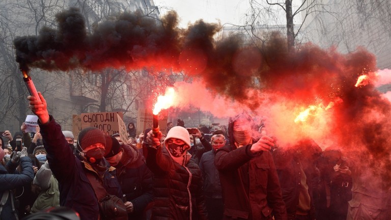 ယူကရိန်း Neo-Nazi အဖွဲ့ Right Sector နှင့် ရုရှားခွဲထွက်ရေးသမားများ ပူးပေါင်းရန် သဘောတူညီမှု လက်မှတ်ရေးထိုးမည်