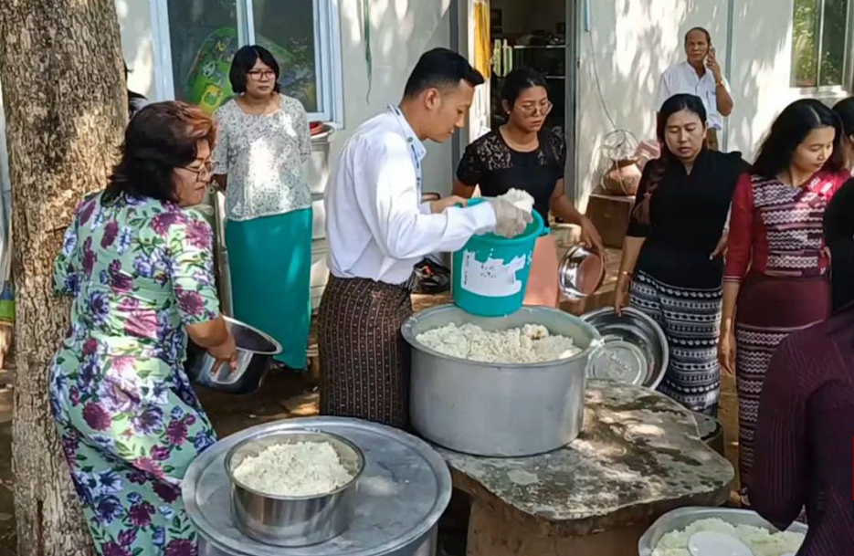 Shwe Thanlwin Group serves meals to over 2 mln quake victims