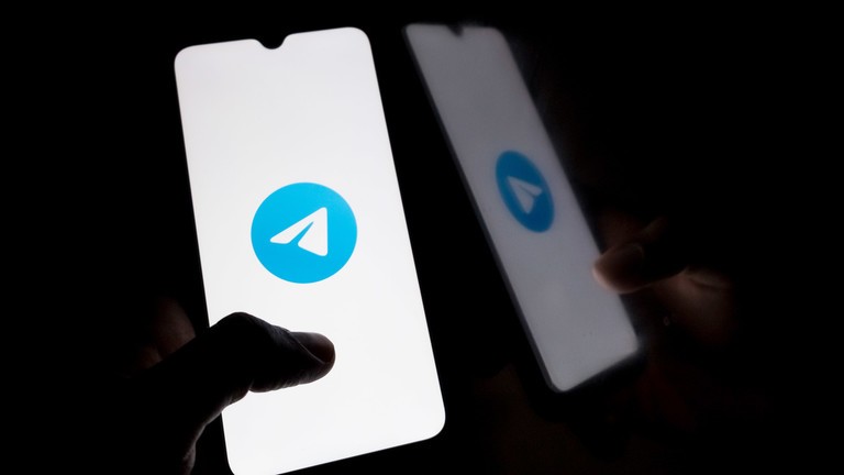 Telegram ၏ CEO Pavel Durov က ဗုဒ္ဓဟူးနေ့ (မေ ၂၈) တွင် ထုတ်ပြန်ခဲ့သည့် ကြေညာချက်အရ Elon Musk ၏ xAI ကုမ္ပဏီသည် $300 သန်း ရင်းနှီးမြှုပ်နှံမည်ဖြစ်ပြီး ၎င်း၏ Grok AI chatbot ကို Telegram messaging App နှင့် ပူးပေါင်းအသုံးပြုရန် သဘောတူညီခဲ့ သည်ဟု သိရှိရပါသည်။ အဆိုပါသဘောတူညီချက်ကို ကြေညာရာတွင် Durov က ၎င်းနှင့် Musk တို့သည် တစ်နှစ်တာ မိတ်ဖက်ပူးပေါင်းဆောင်ရွက်မှုကို သဘောတူ ခဲ့ကြောင်း၊ ၎င်းသည် Telegram ၏ ငွေကြေးအခြေအနေကို ပိုမို ခိုင်မာ စေရန် ရည်ရွယ်ကြောင်း ပြောကြားခဲ့သည်။ “မိမိတို့သည် xAI မှ ငွေသား နှင့် ရှယ်ယာ $3