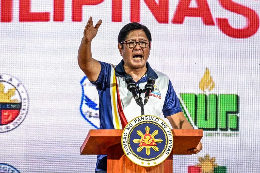 အစိုးရတစ်ဖွဲ့လုံး နုတ်ထွက်ရန် မားကို့စ် အမိန့်ပေး