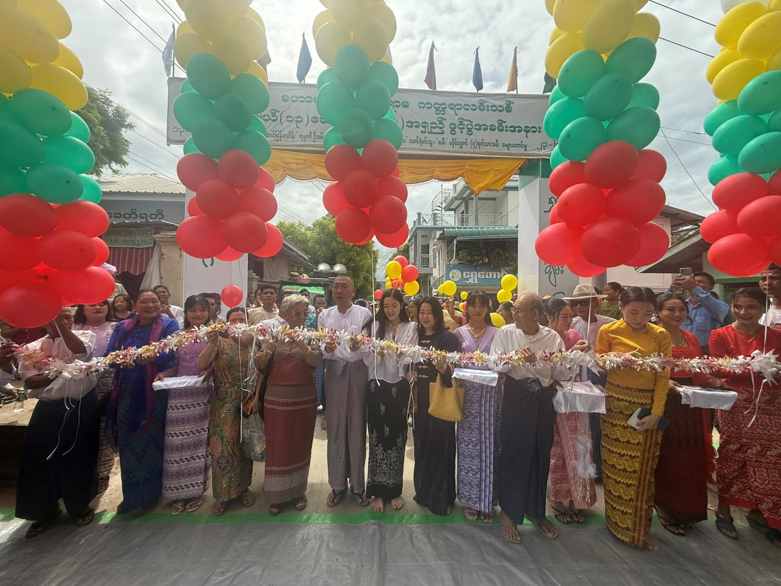 ကျောက်ဆည်မြို့နယ် သင်တောင်ကျေးရွာတွင် ကတ္တရာ လမ်းသစ် ဖွင့်ပွဲ ပြုလုပ်