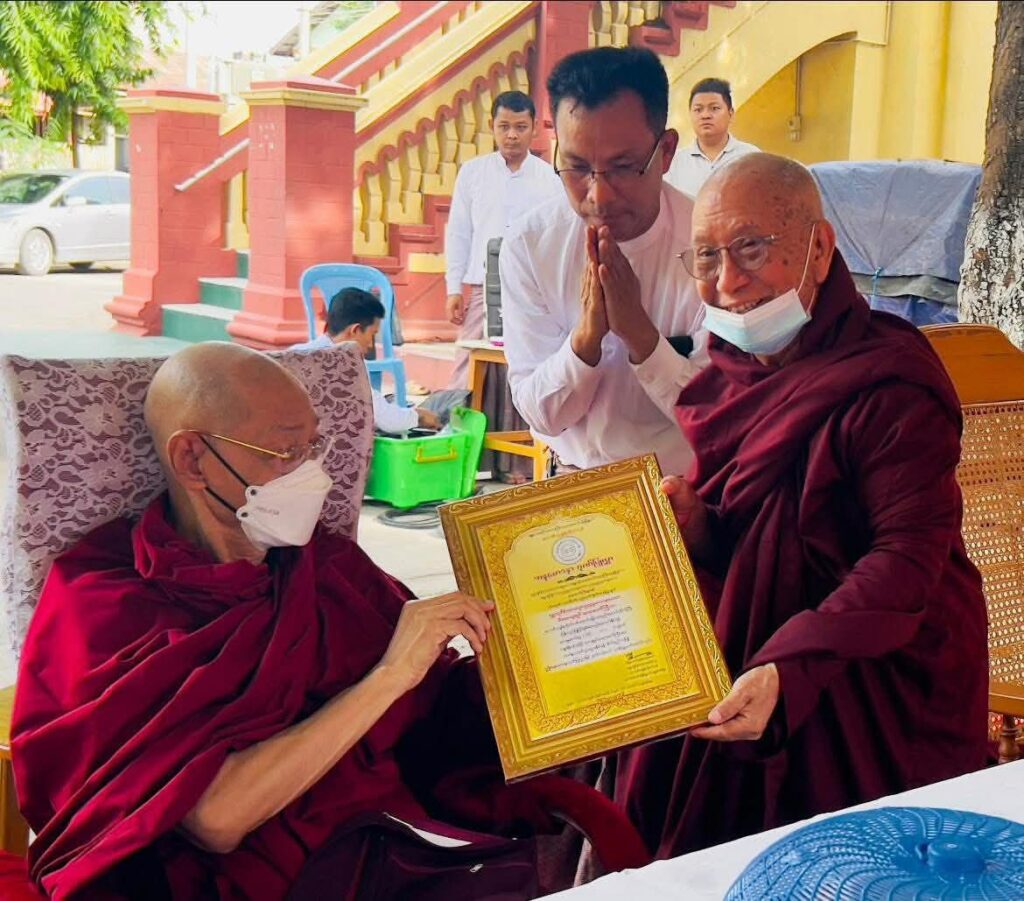 ပါမောက္ခချုပ်ဆရာတော်ကြီးမှ အောင်မြေသာစည်အလယ်တိုက်ကြီးပြုပြင်ရန် အလှူငွေကျပ်သိန်း (၁၀၀)လှူဒါန်း