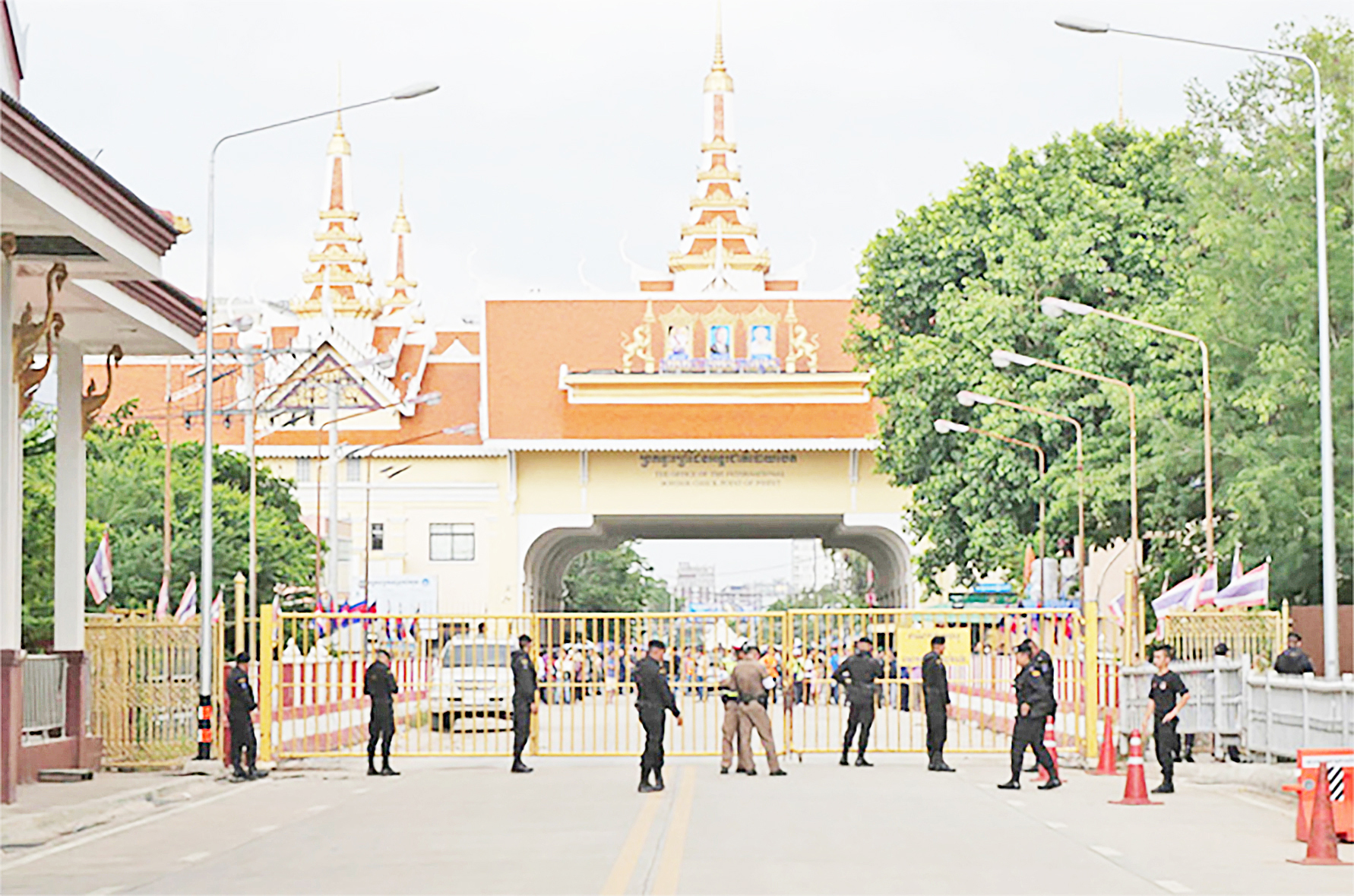 ကမ္ဘောဒီးယားက ထိုင်းနှင့်နယ်စပ်ဂိတ်နှစ်ခုကို ထပ်ပိတ်