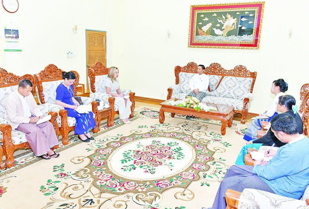 AHA Centre မှလှူဒါန်းသည့် ယာယီစာသင် ကျောင်းဆောင်များဆောက်လုပ်ပြီးစီးမှုကိုဆွေးနွေး