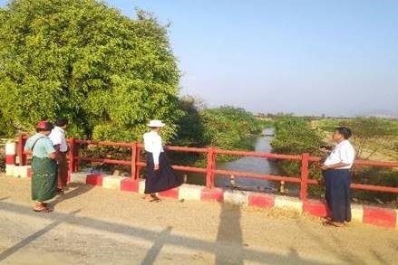 သီးနှံမျိုးစုံ(၃၅၀)ဧက ရေကြီးရေလျှံမှုမှကာကွယ်နိုင်ရေး ရွှေလေးရိုးနှင့် ဘိုဘေးရိုးတွင် သဲနုန်းတူးဖော်ပေး