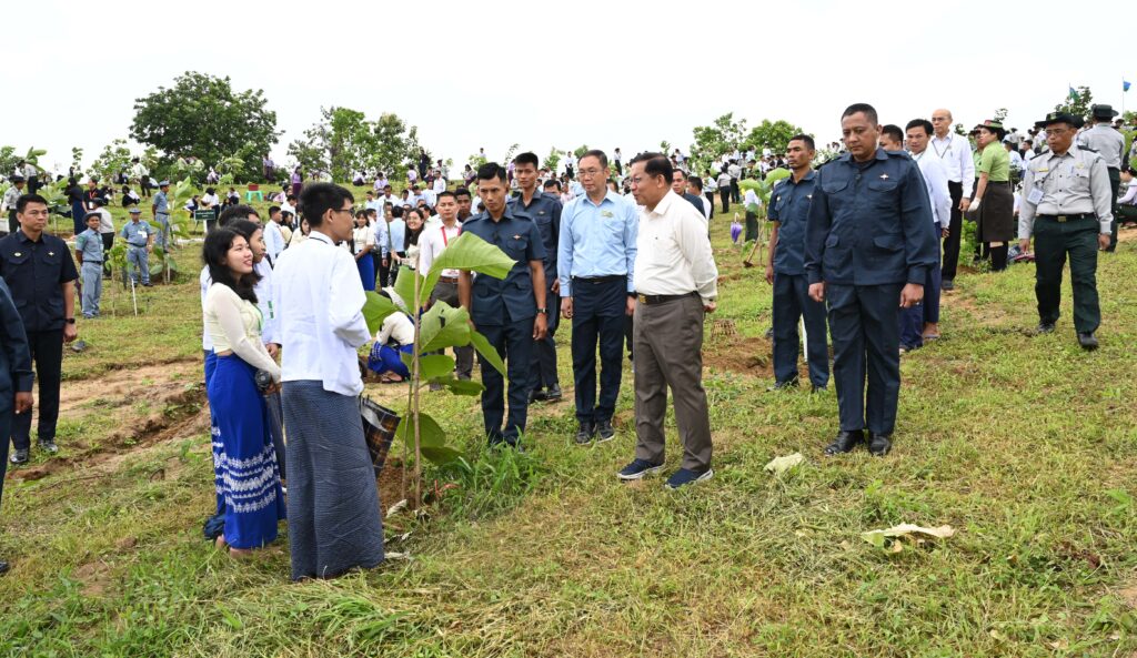 Chairman of the State Administration Council Prime Minister Senior General Min Aung Hlaing encourages participants at the first monsoon tree-growing ceremony in 2025 in Nay Pyi Taw Union Territory