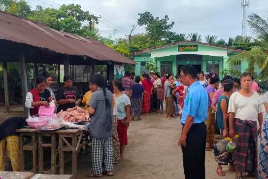 ကျောက်ဆည်မြို့၌ ပြည်သူ့သက်သာဈေးရောင်းချမှုဖြင့် အခြေခံ စားသောက်ကုန်များ ရောင်းချပေး