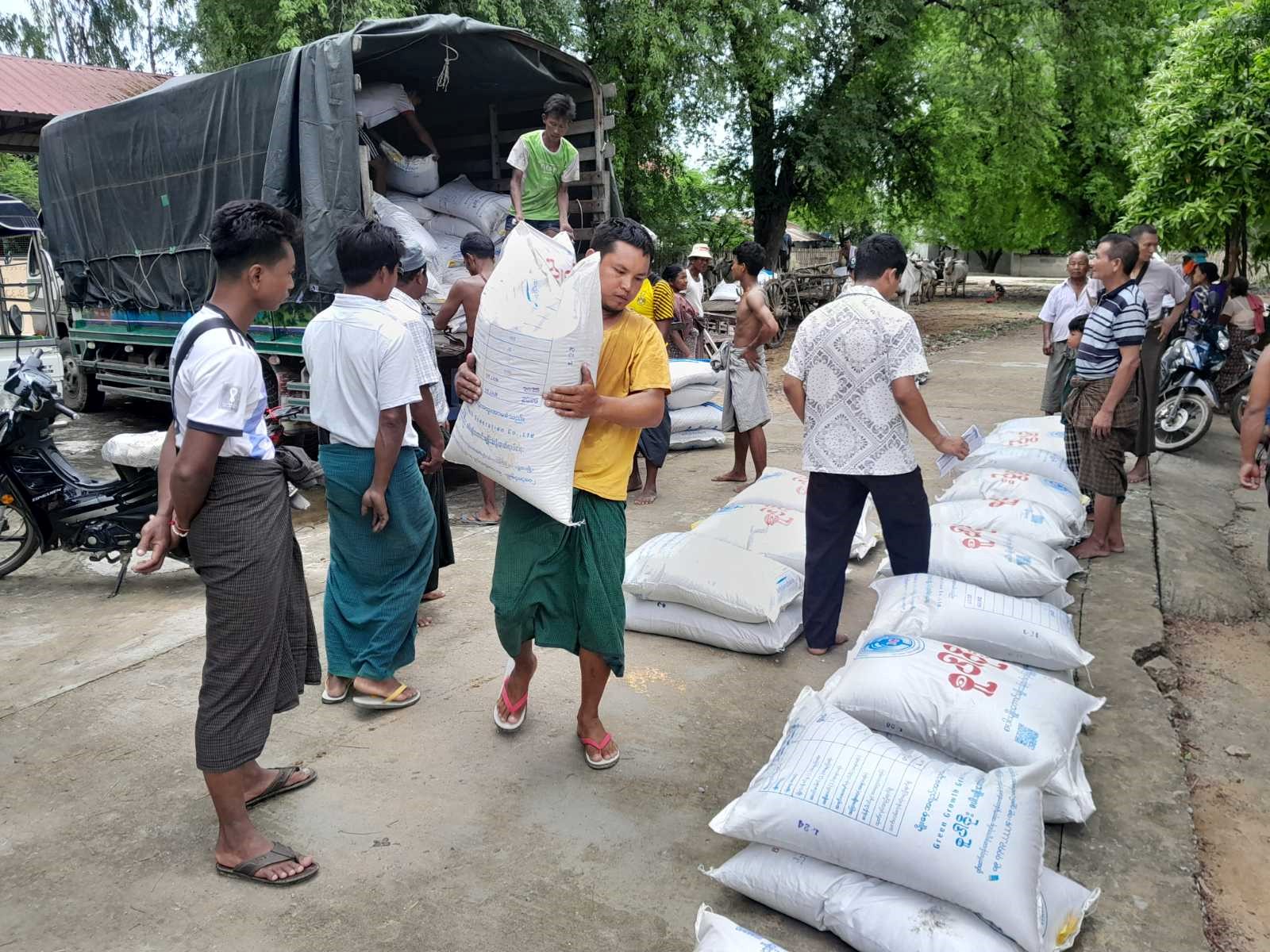 တံတားဦးမြို့နယ်၌ အပြည်ပြည်ဆိုင်ရာကြက်ခြေနီကော်မတီ (ICRC) မျိုးစပါး ၊ သဘာဝမြေဩဇာနှင့် စိုက်ပျိုးစရိတ်ချီးမြှင့်ငွေများထောက်ပံ့