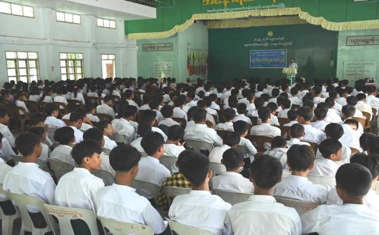 ကျောက်ဆည်မြို့ အမှတ် (၃) အခြေခံပညာ အထက်တန်းကျောင်း၌ စာဖတ်ရှိန်မြင့်မားရေး လူငယ်ရေးရာ အသိပညာပေး ဟောပြောပွဲ၊ လက်ကမ်းစာစောင်ဖြန့်ဝေခြင်း၊ စာအုပ်ပြပွဲနှင့် နံရံကပ်စာစောင်ပြသ