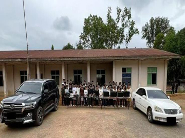 Authorities apprehended 97 Myanmar nationals and 41 Chinese nationals involved in illegal online financial fraud activities in Muse Township of Northern Shan State, along with seized evidence.