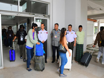 မြန်မာနိုင်ငံအတွင်းသို့ နယ်စပ်လမ်းကြောင်းများမှတစ်ဆင့် တရားမဝင် ဝင်ရောက်လာသည့် ပြည်ပနိုင်ငံသား ၂၈ ဦးအား သက်ဆိုင်ရာနိုင်ငံများသို့ ထပ်မံပြည်နှင် လွှဲပြောင်းပေးအပ်