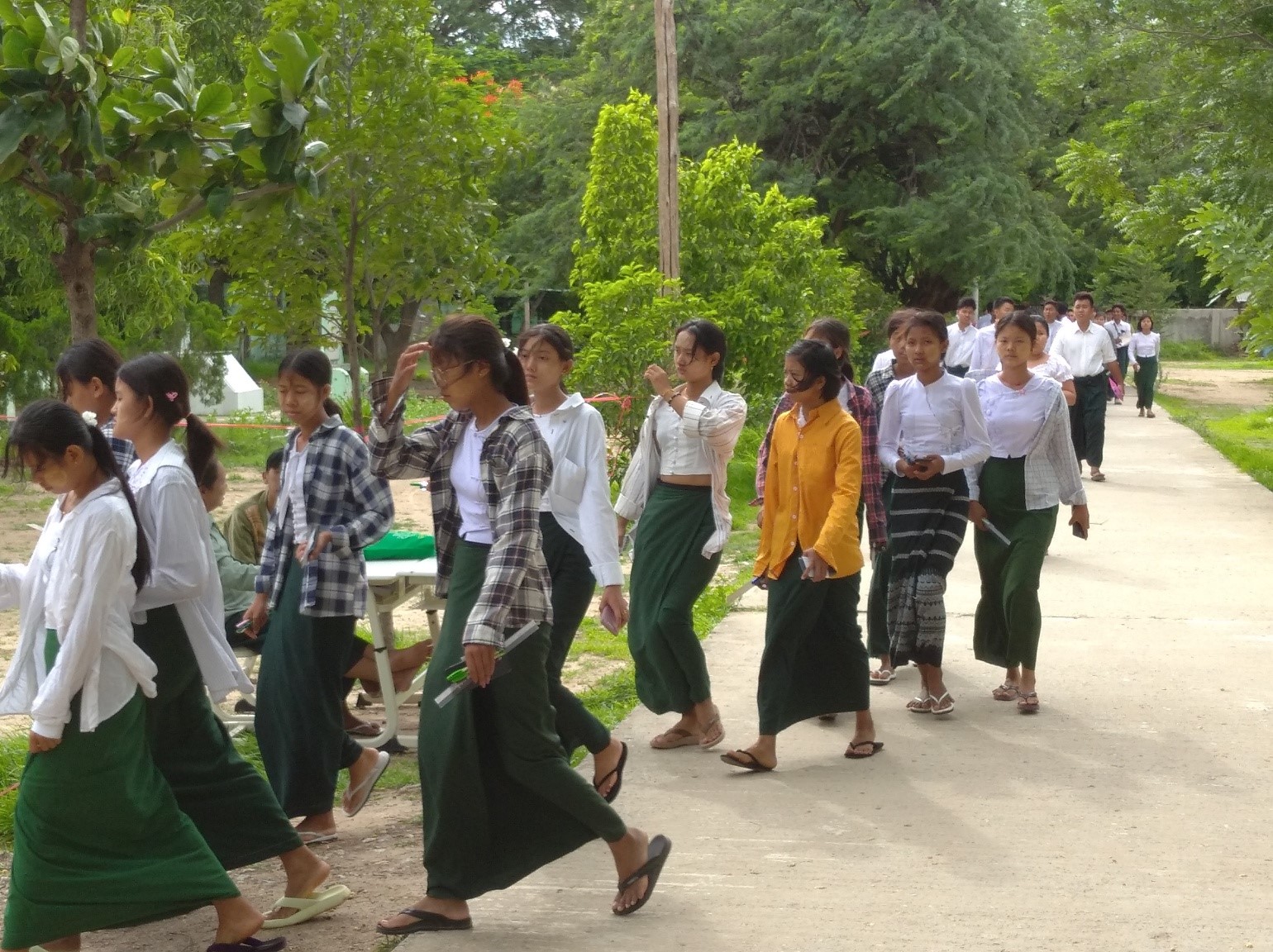 တံတားဦးခရိုင်တွင် ပြန်လည်ကျင်းပသည့် ၂၀၂၅ ခုနှစ် တက္ကသိုလ် ဝင်တန်း စာမေးပွဲ (Grade - 12) တတိယနေ့ သင်္ချာဘာသာရပ် ဆက်လက်ဖြေဆို