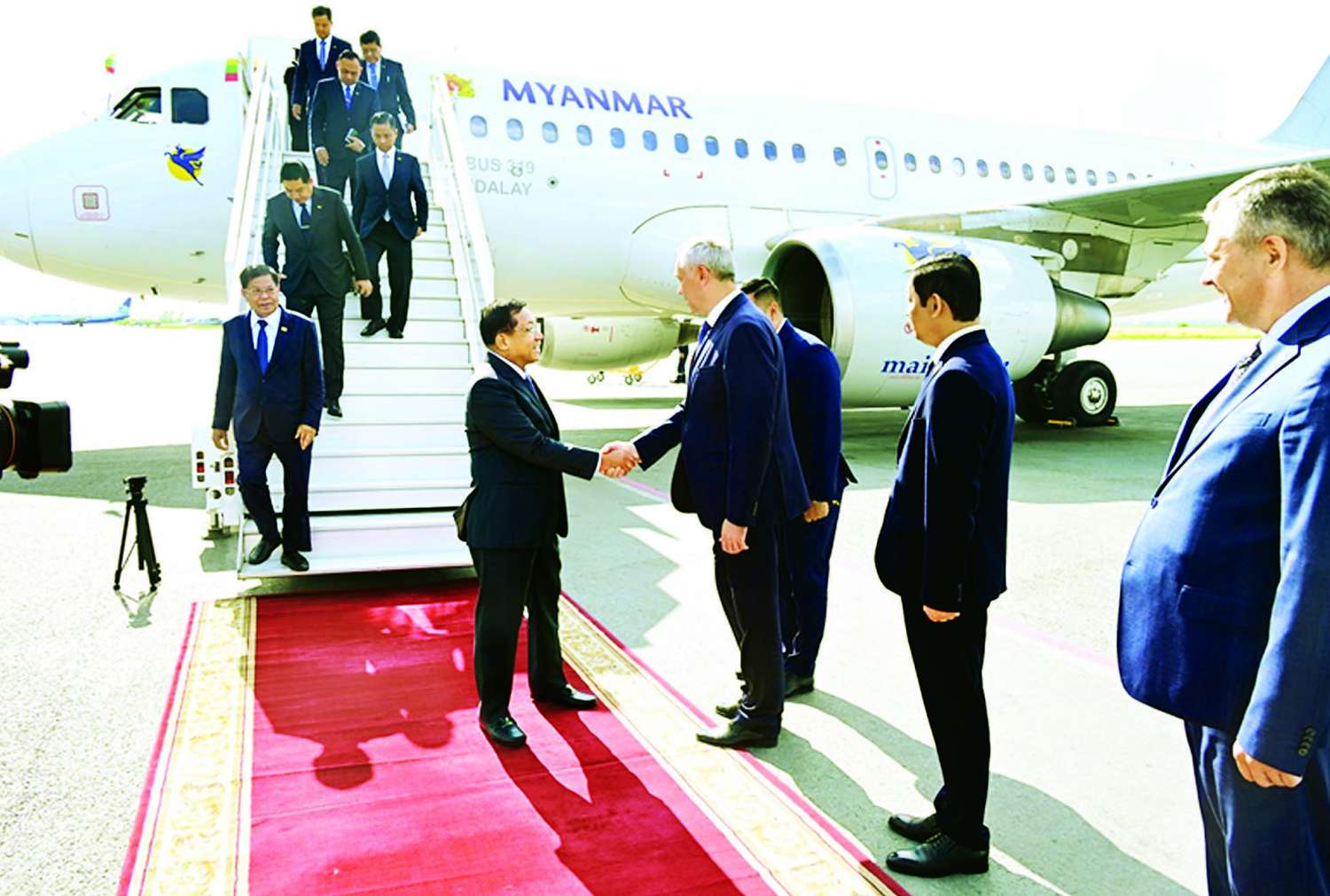 နိုင်ငံတော်စီမံအုပ်ချုပ်ရေးကောင်စီဥက္ကဋ္ဌ နိုင်ငံတော်ဝန်ကြီးချုပ် ဗိုလ်ချုပ်မှူးကြီး မင်းအောင်လှိုင် ဦးဆောင်သည့် မြန်မာအဆင့်မြင့်ကိုယ်စားလှယ်အဖွဲ့ ရုရှားဖက်ဒရေးရှင်းနိုင်ငံ နိုဗာစီဗစ်မြို့သို့ရောက်ရှိ၊ ဘယ်လာရုစ်သမ္မတနိုင်ငံသို့ ဆက်လက်ထွက်ခွာ