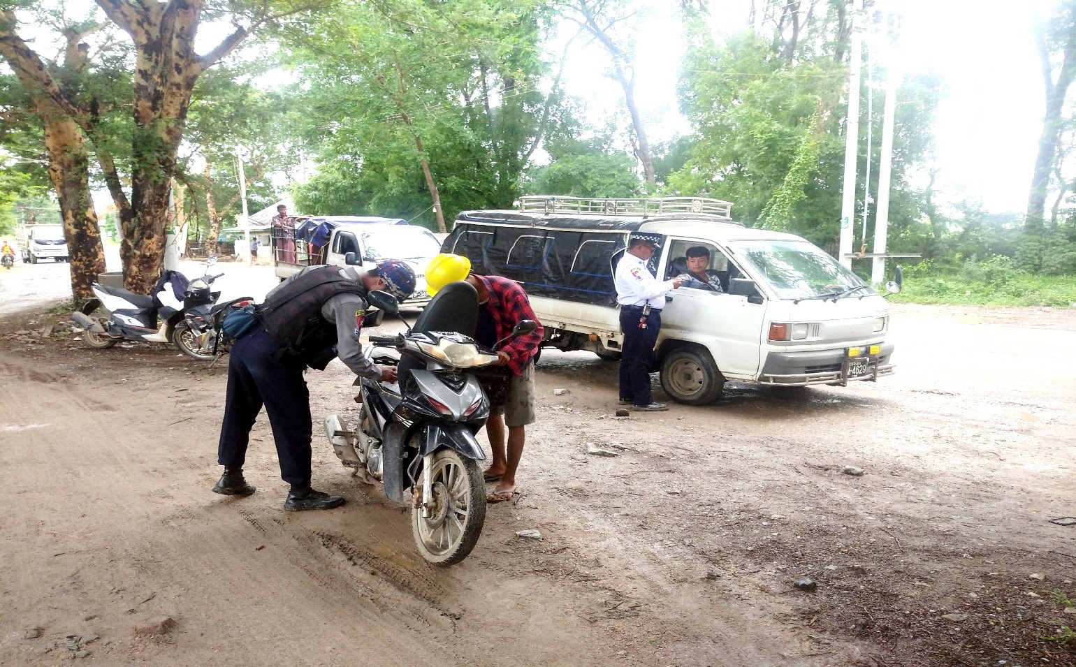 တံတားဦးမြို့နယ်တွင် ယာဉ်အန္တရာယ်ကင်းရှင်းရေးလုပ်ငန်းများ အရှိန်အဟုန်ဖြင့်ဆောင်ရွက်