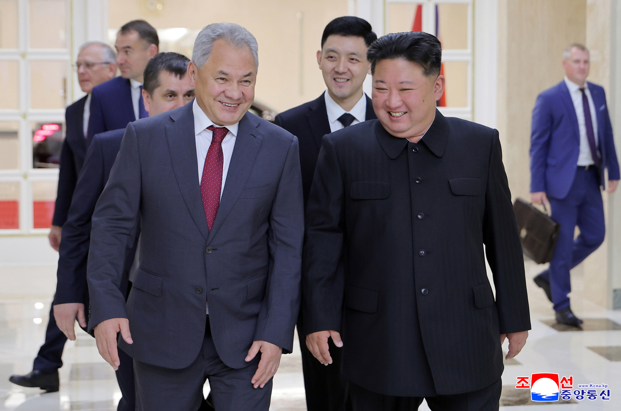 ကင်ဂျုံအန်းနှင့် ရုရှားဖက်ဒရေးရှင်း လုံခြုံရေးကောင်စီ အတွင်းရေးမှူး ဆာဂေးရှိုးဂူ တွေ့ဆုံဆွေးနွေး