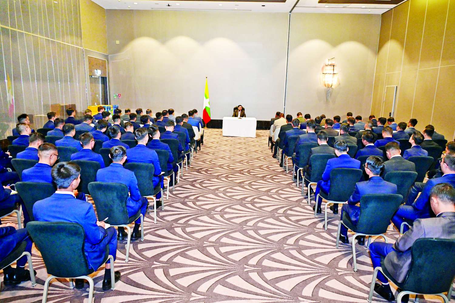 နိုင်ငံတော်အနေဖြင့် ပြည်ပနိုင်ငံများသို့ ပညာတော်သင်သင်တန်းသားများ စေလွှတ်ပေးလျက်ရှိပြီး အနာဂတ်နိုင်ငံတော်ကို တည်ဆောက်ရာတွင် လူသားအရင်းအမြစ်ကောင်းများရရှိစေရေးအတွက် ရည်ရွယ်ဆောင်ရွက်နေခြင်းပင်ဖြစ်