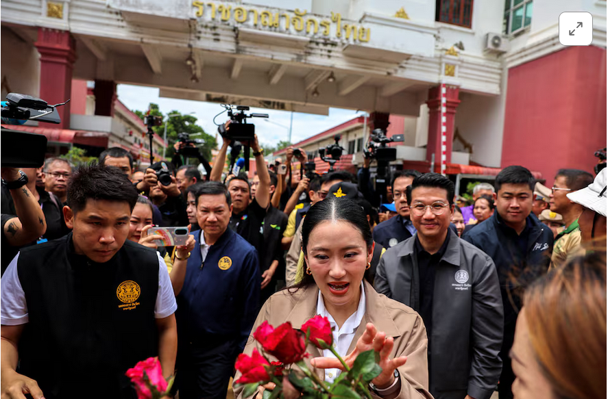 ထိုင်းဝန်ကြီးချုပ်နှင့် ကမ္ဘောဒီးယားဝန်ကြီးချုပ်ဟောင်းတို့ နှစ်နိုင်ငံအကြား အငြင်းပွားမှုဖြစ်ပွားရာ နယ်စပ်ဒေသသို့ သွားရောက်ကြည့်ရှု
