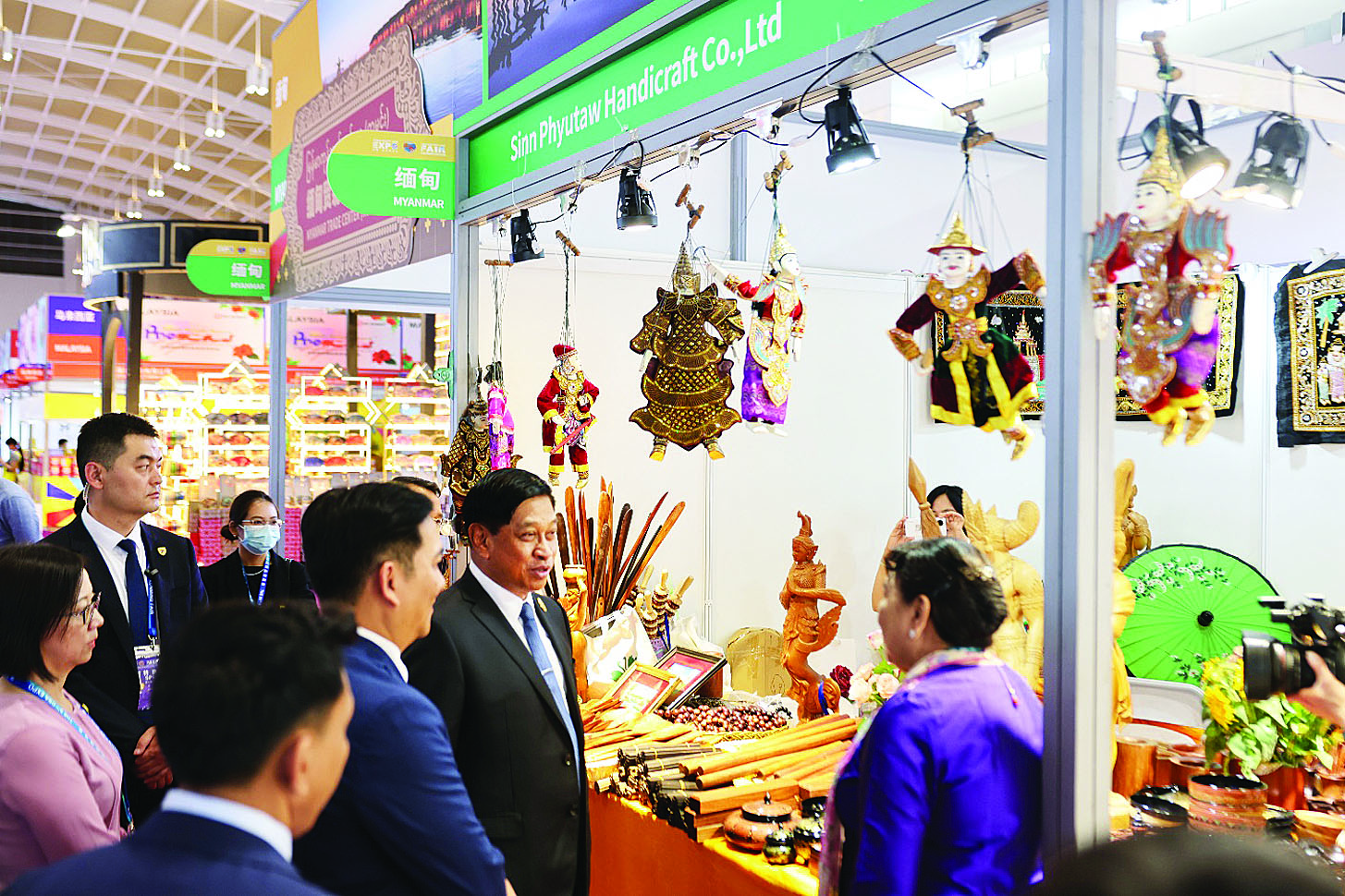နိုင်ငံတော်စီမံအုပ်ချုပ်ရေးကောင်စီ၀င် ဒုတိယဝန်ကြီးချုပ်နှင့် နိုင်ငံတော်ဝန်ကြီးချုပ်ရုံး ပြည်ထောင်စုဝန်ကြီး ဗိုလ်ချုပ်ကြီးတင်အောင်စန်း (၉) ကြိမ်မြောက် တရုတ် - တောင်အာရှ ကုန်စည်ပြပွဲနှင့် (၂၉)ကြိမ်မြောက် ကူမင်း ပို့ကုန်၊ သွင်းကုန် ကုန်စည်ပြပွဲသို့ တက်ရောက်