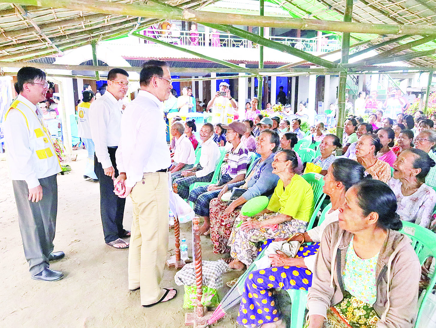 ဟင်္သာတမြို့နယ်၌ တိုးတက်ခိုင်မာအားကောင်းသည့် လူမှုအသိုက်အဝန်းဖော်ဆောင်ရေးလုပ်ငန်းများ ဆောင်ရွက်နေမှု ပြည်ထောင်စုဝန်ကြီး ဦးမောင်မောင်အုန်းနှင့် တိုင်းဒေသကြီးဝန်ကြီးချုပ် ဦးတင်မောင်ဝင်းတို့ ကြည့်ရှုအားပေး