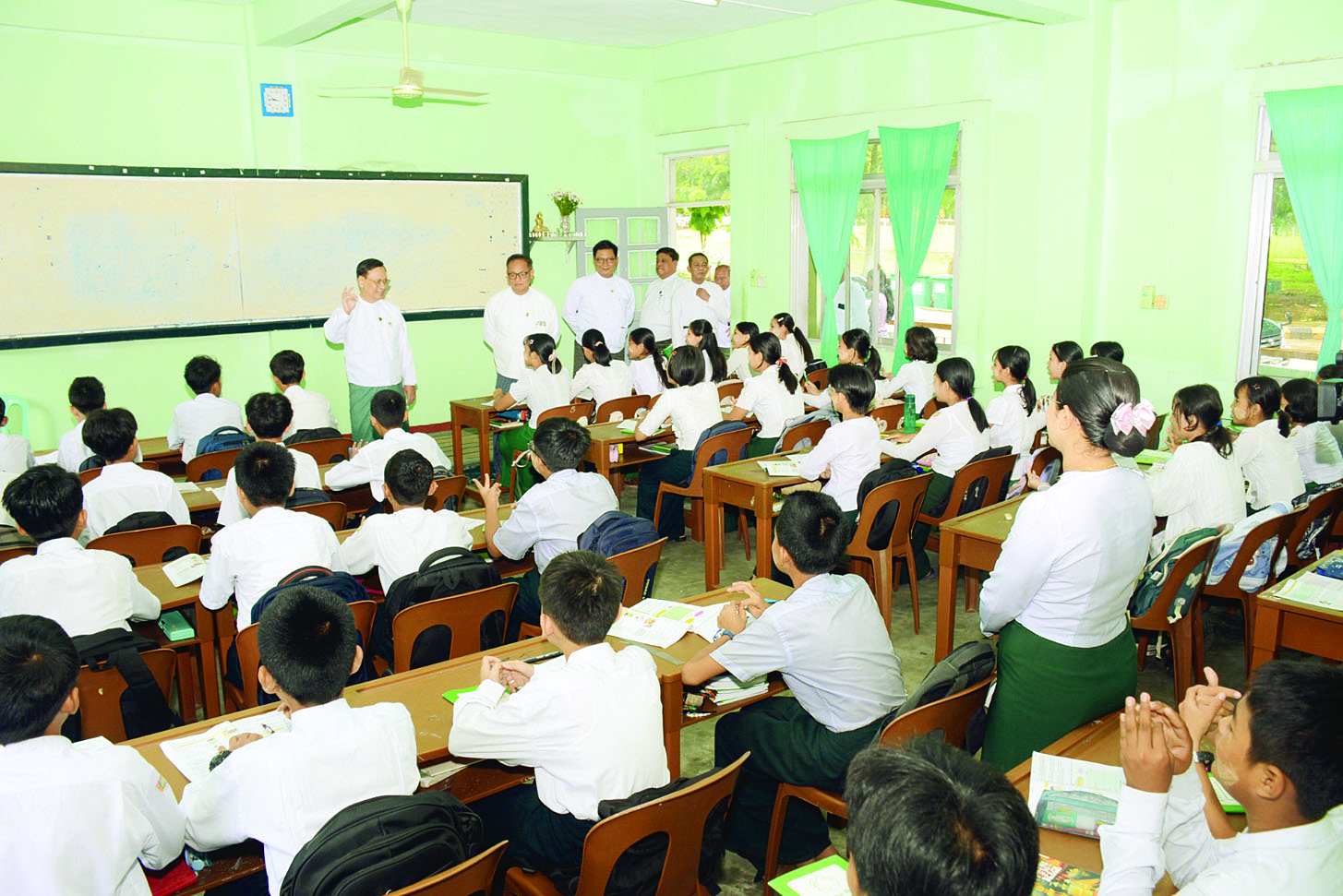ဒုတိယဝန်ကြီး ဒေါက်တာဇော်မြင့် Naypyitaw State Academy နှင့် အခြေခံပညာကျောင်းများ၌ ကျောင်းသား ကျောင်းသူများ အေးချမ်းစွာ ပညာသင်ယူလေ့လာနေမှု လှည့်လည်ကြည့်ရှု