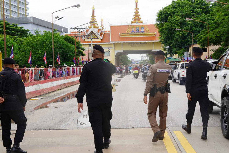 ကမ္ဘောဒီးယားနှင့် ထိုင်းနိုင်ငံတို့ကြား နယ်စပ်ဝင်ပေါက်များကို ထိုင်းဘုရင့်ကြည်းတပ် လူဝင်လူထွက်ပိတ်ပင်