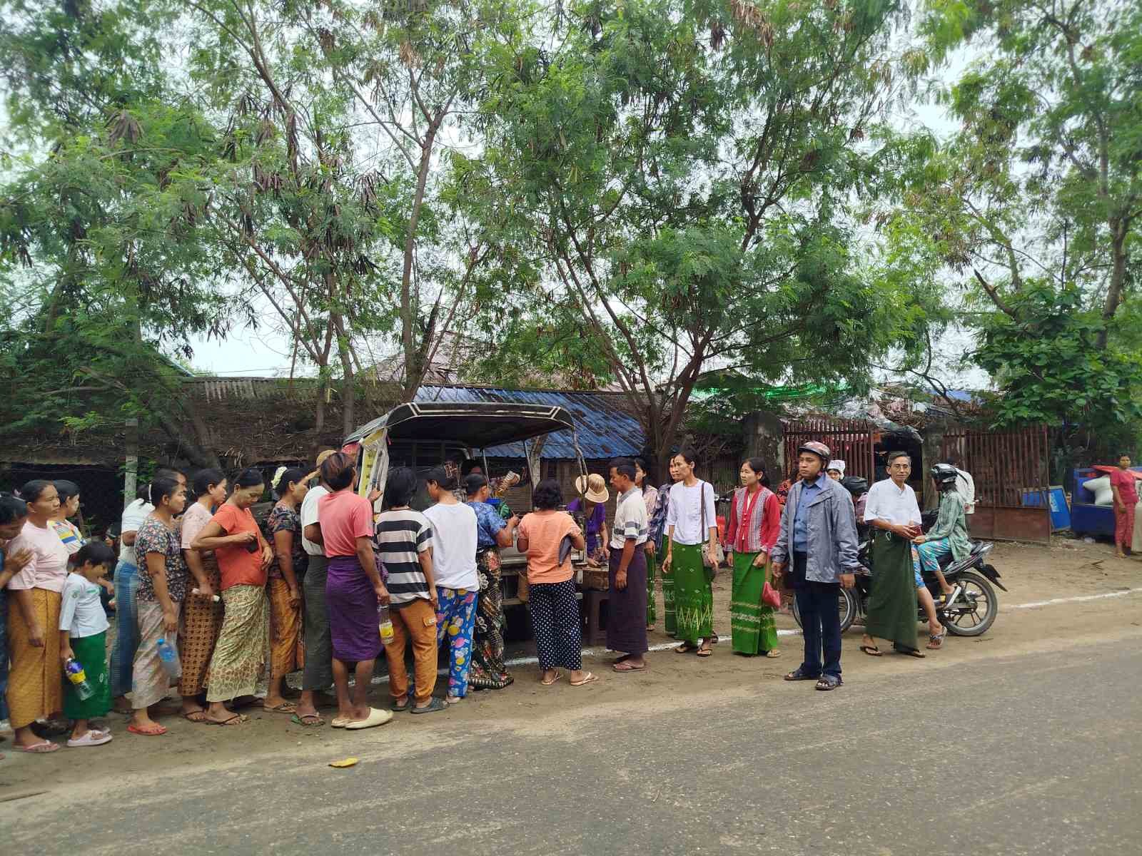 တံတားဦးမြို့နယ် အခြေခံစားသောက်ကုန်များအား သက်သာသော ဈေးနှုန်းဖြင့် ပြည်သူများ လက်ဝယ်အရောက် ရောင်းချ