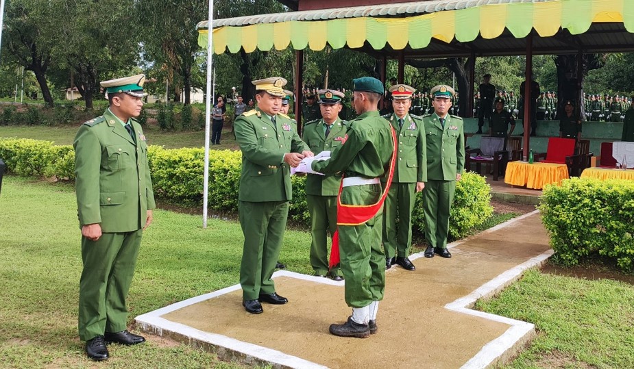 နိုင်ငံတော်ကာကွယ်ရေးနှင့် လုံခြုံရေးတာဝန်များကို စွမ်းစွမ်းတမံ တာဝန်ထမ်းဆောင်ကြမည့် နိုင်ငံ့သားကောင်းများ၏ ပြည်သူ့စစ်မှုထမ်းသင်တန်းအမှတ်စဉ် (၁၂) သင်တန်း ဆင်းပွဲများ ကျင်းပပြုလုပ်