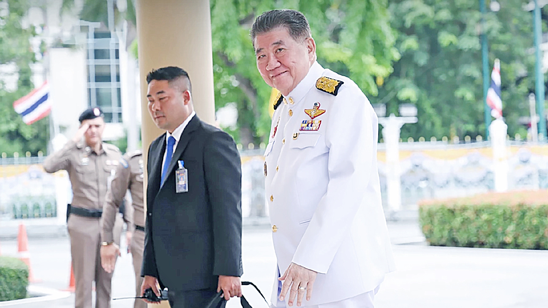 ထိုင်းအစိုးရအဖွဲ့က ဒုတိယဝန်ကြီးချုပ်နှင့် ပြည်ထဲရေးဝန်ကြီးကို ခေတ္တဝန်ကြီးချုပ်အဖြစ် ခန့်အပ်ရန်သဘောတူ 
