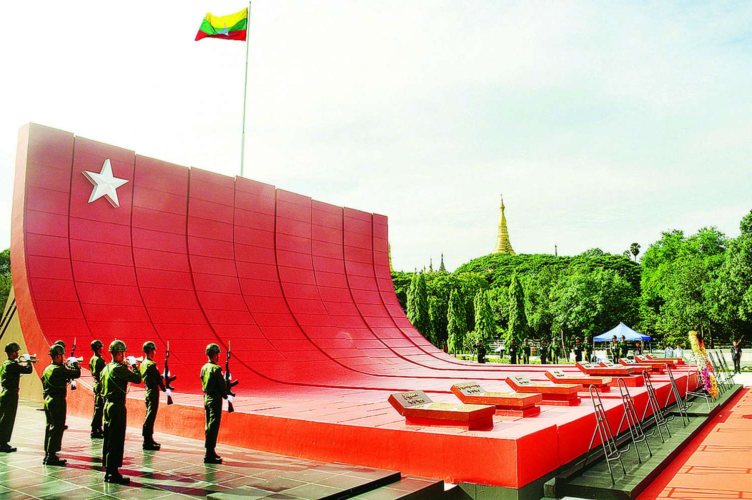 နိုင်ငံတော်စီမံအုပ်ချုပ်ရေးကောင်စီဥက္ကဋ္ဌ တပ်မတော်ကာကွယ်ရေးဦးစီးချုပ် ဗိုလ်ချုပ်မှူးကြီးမင်းအောင်လှိုင် (၇၈) နှစ်မြောက် အာဇာနည်နေ့အခမ်းအနားသို့ တက်ရောက်ဂါရဝပြု