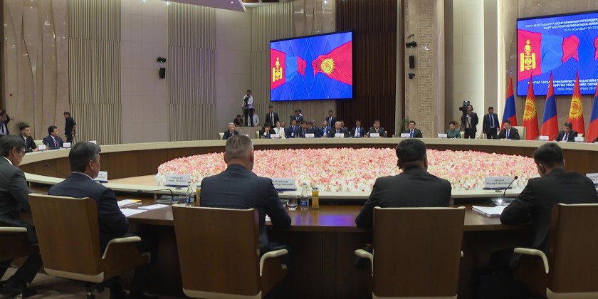 Presidents of Mongolia and Kyrgyzstan hold official talks